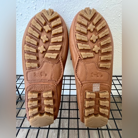 NEW Women’s Arlene Coach Moccasin Loafer, Tan, Size US 7. - Picture 5 of 15